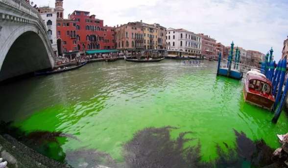 Ngjyrosja e kanalit të famshëm të Venecias, hetimet zbardhin shkakun e ngjarjes