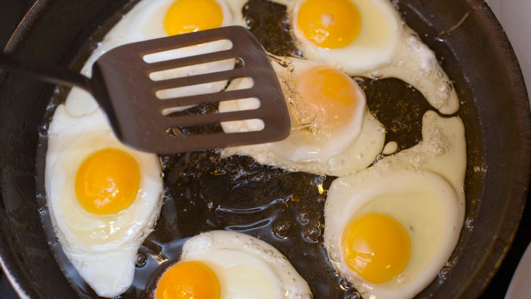Cilat janë gabimet që bëni kur gatuani vezë, si t’i shmangni ato?