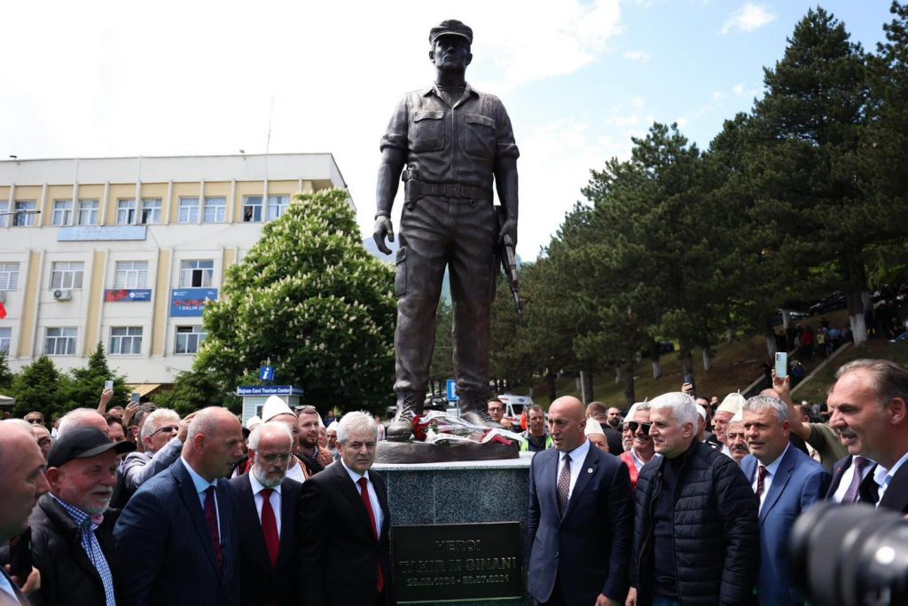 Bust në Tropojë për gjeneral Tahir Sinanin