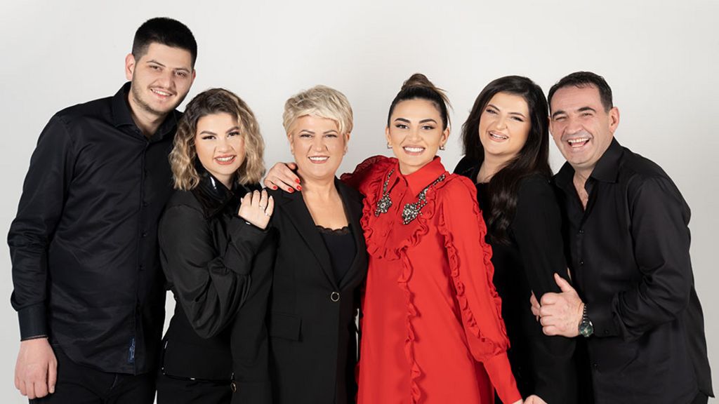 Eurovision 2023 – BBC: Kënga shqiptare mesazh i fortë për rëndësinë e familjes