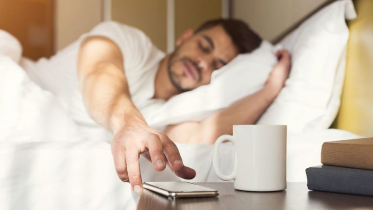Çfarë zbulon studimi i ri rreth zgjimit herët dhe depresionit?