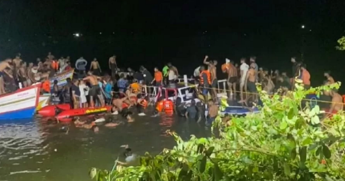 I përmbyset varka, humbin jetën 22 turistë/ Ndër viktimat janë fëmijë dhe gra