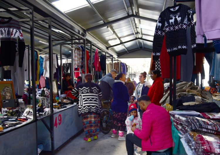 Rënia e popullsisë dhe çmimet e larta ulin importet e veshjeve të reja, rritet tregu i “Gabit”