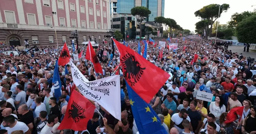 Kamera me rezolucion të lartë, 1500 forca në terren/ Protesta e opozitës, Policia “blindon” Tiranën, zbardhet takimi i thirrur nga Proda