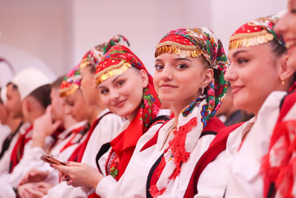 Vjeshta në Klos, panair produktesh lokale dhe festival folklorik