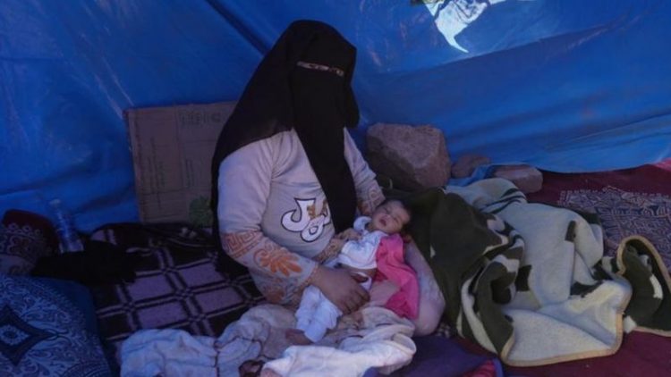 Lindi disa orë para tërmetit, nëna dhe foshnja mbesin rrugëve të Marokut