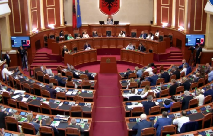 Ndryshimet në qeveri, Kuvendi mblidhet sot në seancë për miratimin e dekreteve