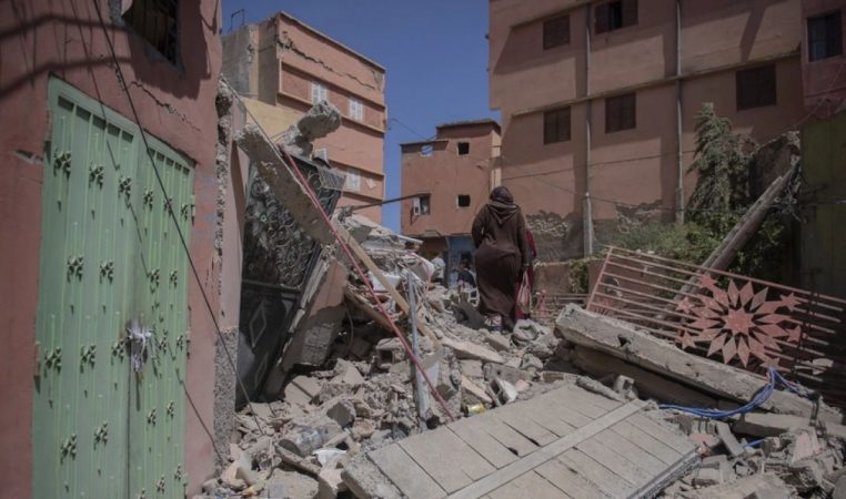 Tërmeti në Marok/ Ekipet e kërkim-shpëtimit në garë me kohën për të gjetur të mbijetuar, mbi 2100 të vdekur