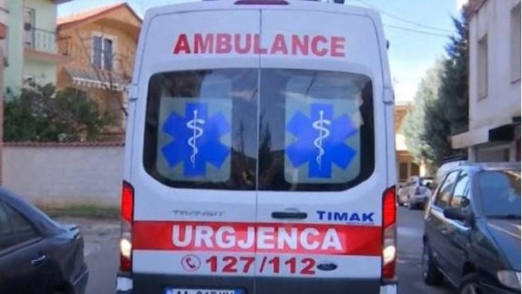 Pacienti humbi jetën pasi ambulanca u përplas nga kamioni, arrestohen dy shoferët