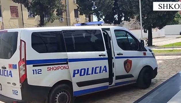 Sherr mes adoleshentëve në Shkodër, plagoset me thikë 16-vjeçari
