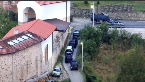 Operacioni në Banjskë/ Policia kontrollon banesat për armatime, sekuestrohen kamerat pranë manastirit