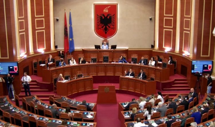 Nis sot sesioni parlamentar, Begaj-deputetëve: Kthejeni Kuvendin në hapësirën e pajtimit