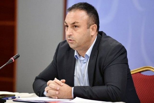 Ligji për Policinë, ministri Hoxha takim informal me gazetarët: Ja kush janë objektivat! Në krye të drejtorive do ketë dhe gra