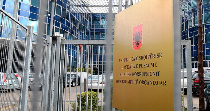 Të akuzuar për shpërdorim detyrë, GJKKO lë në arrest shtëpie kryetarin e Bashkisë së Tropojës dhe zëdhënësin e tij