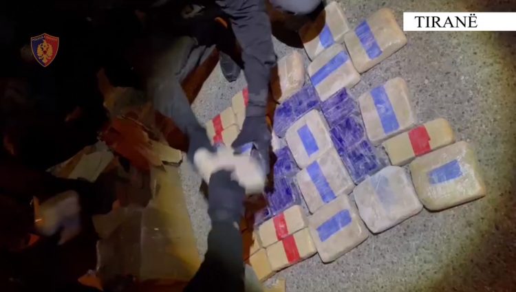 Mbi 41 kg heroinë e sekuestruar, arrestohet i riu në Tiranë