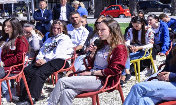 Kushi me maturantët e Vlorës: Vlerësoni programet e shpallura ‘prioritet kombëtar’
