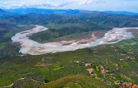 Studiues shqiptarë dhe të huaj kërkojnë nga qeveria të përfshijë Deltën e Lumit Vjosa në Parkun Kombëtar: Jo ndërtimeve në Zvernec!