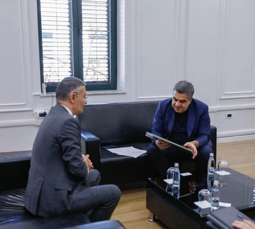 Gonxhja takim me ambasadorin e Azerbajxhanit: Nxitje investimeve dhe rritje të shkëmbimeve kulturore mes dy vendeve