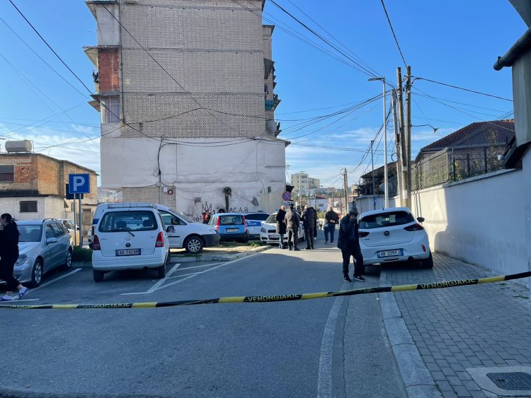 E rëndë në Tiranë, 43-vjeçari vret me armë zjarri kunatën dhe më pas veten