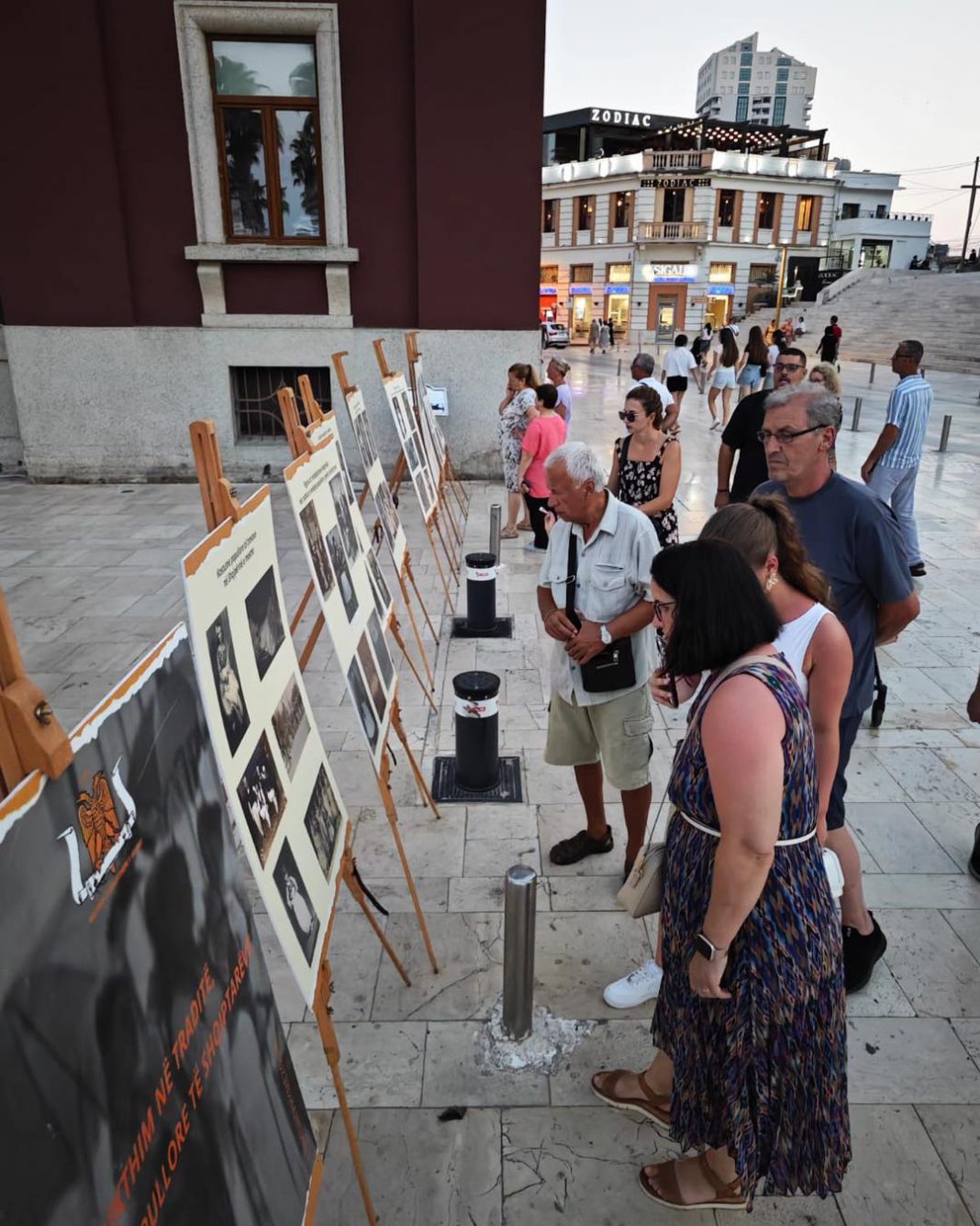 Arkivat shëtitëse “ankorohen” në Durrës