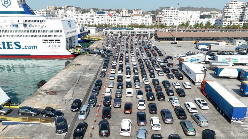Rama: 4 150 pasagjerë dhe 1 350 autovetura mbërritën sot në portin e Durrësit