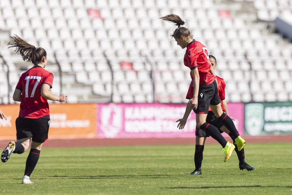 Klaudia Borci, “Talentja e Vitit 2023” me Vllazninë e vajzave dhe pyka e Kombëtares U-19 rrëfen futbollin e saj