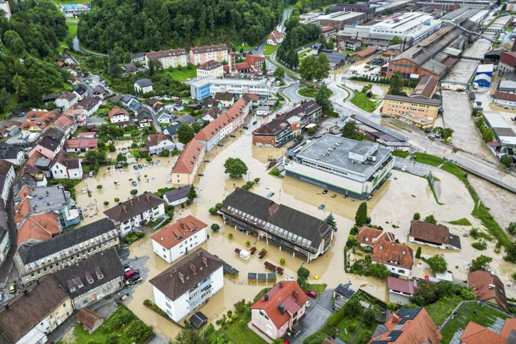 Përmbytje masive në Slloveni, 3 persona humbën jetën nga stuhitë