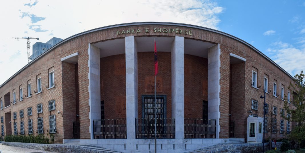 Banka e Shqipërisë ndërhyn për euron, rritet blerja e valutës për 2023-shin