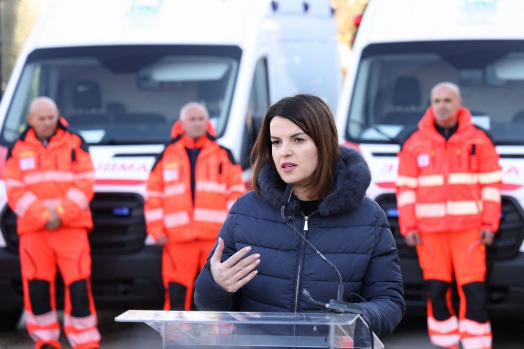 Flotës së ambulancave i shtohen automjete të reja, Koçiu: Shërbime në kohë në gjithë territorin