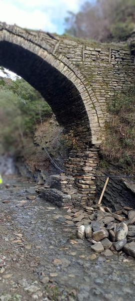 Ndërhyrje emergjente për të shpëtuar urën e fshatit Bënjë