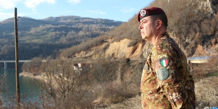 Si e ruajnë italianët e KFOR-it kufirin Kosovë-Serbi