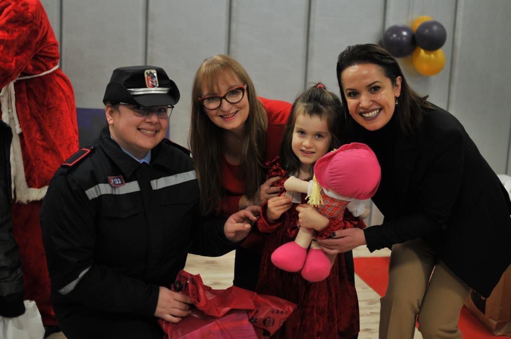 Efektivët e Policisë Bashkiake dhurata për fëmijët e Qendrës Komunitare për Persona me Aftësi të Kufizuar