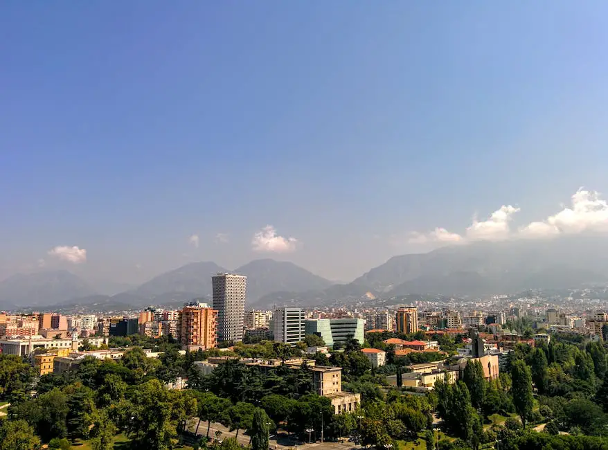 Blogerët spanjollë promovojnë 10 atraksionet turistike në Tiranë