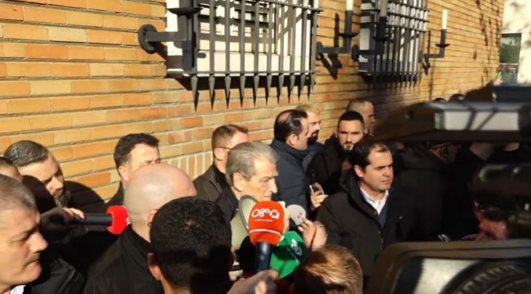 Berisha mbyll protestën nga selia e PS, akuza Gjiknurit:I kanë humbur 6 mln euro, ku i gjeti?