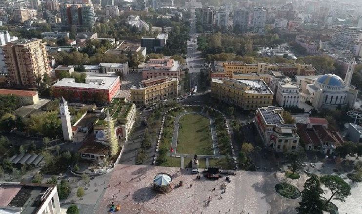 Veliaj uron 103-vjetorin e shpalljes së Tiranës kryeqytet i Shqipërisë