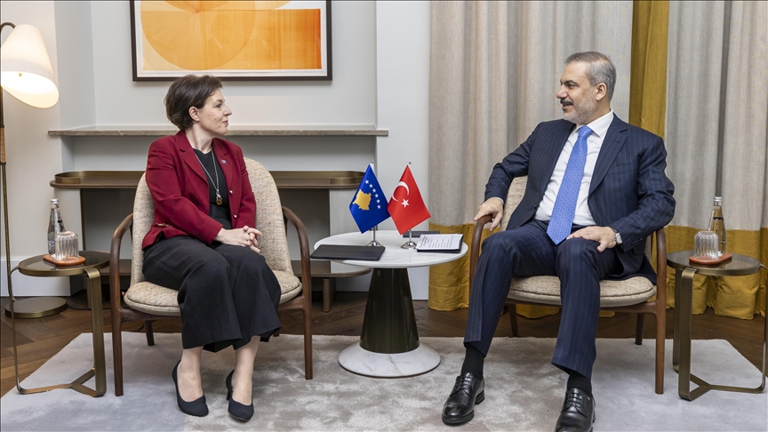 Shefja e diplomacisë kosovare takon homologun e saj turk në Mynih