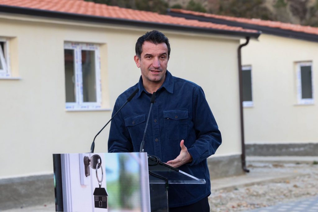 Shpërndahen banesat në lagjen e re në Pezë, Veliaj: Këtë vit mbyllim rindërtimin edhe në qytet