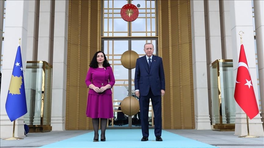 Presidenti Erdoğan uron homologen Osmani për 16 vjetorin e pavarësisë së Kosovës