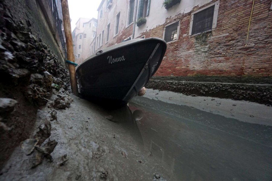  Venecia “e thatë” kanalet mbeten pa ujë,shkak batica