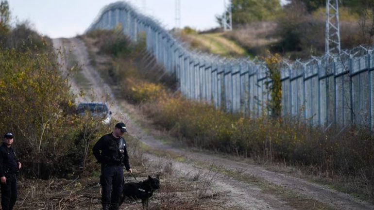 Gjenden 18 emigrantë të vdekur në një kamion në Bullgaria