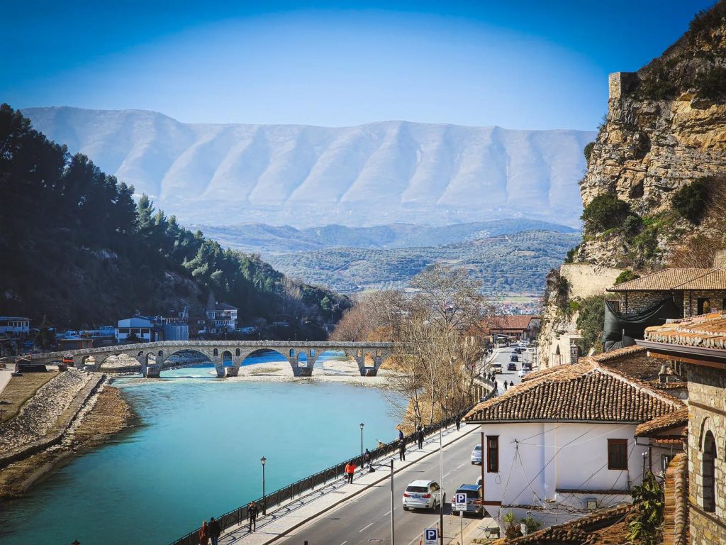 Demo për ATSH-në: Investimet transformuan turizmin në Berat, punojmë për projektin madhor të Urës së Bilçës