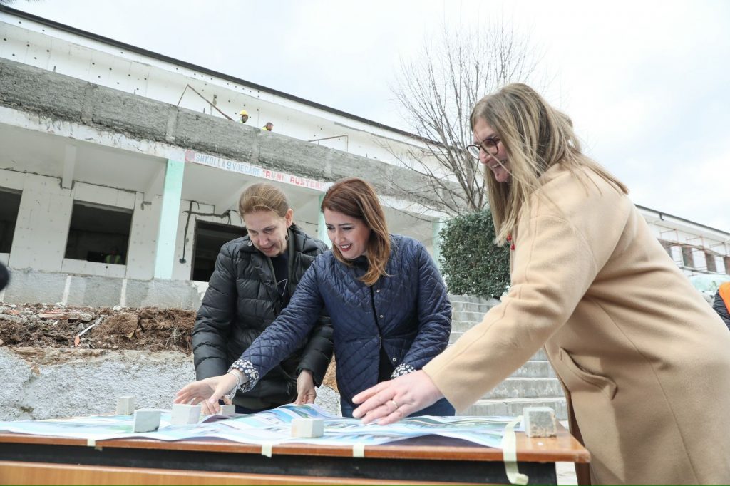 Rikonstruksioni i shkollës “Avni Rustemi” në Tepelenë, Manastirliu: Hapim kantiere të reja për 50 objekte arsimore