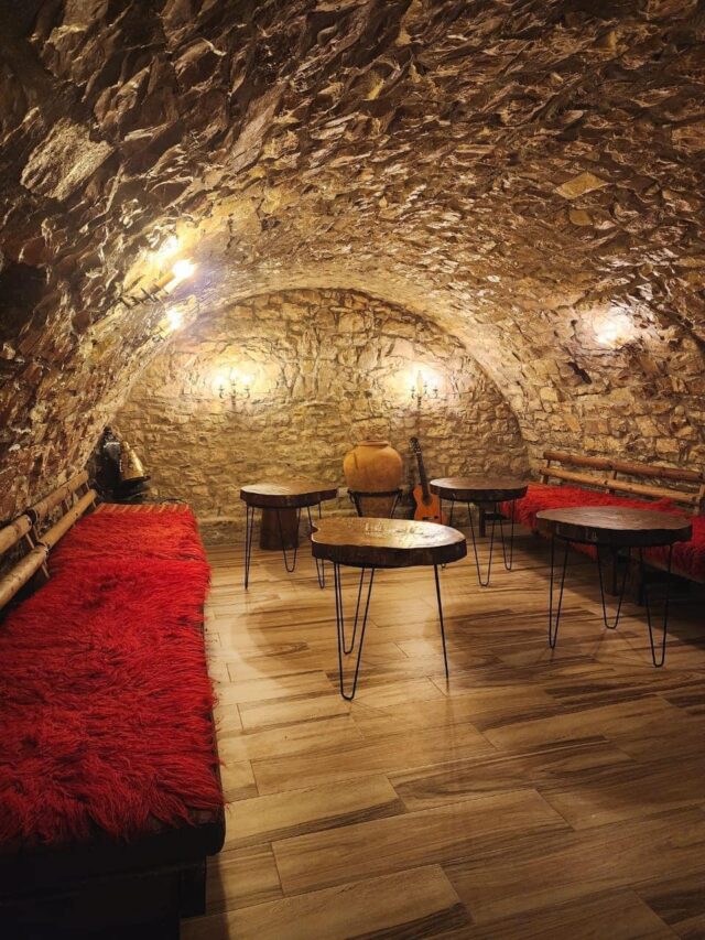 Kryeministri poston “Berat Castle Hotel” si hotel i traditave beratase