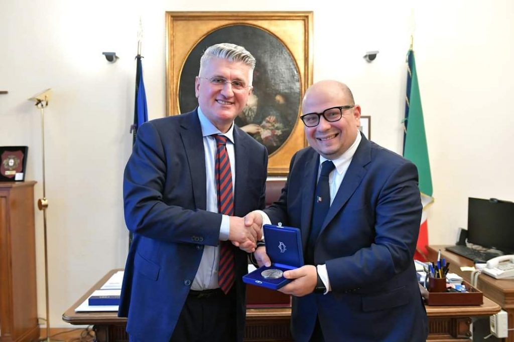 Gjekmarkaj vizitë zyrtare në Dhomën e Deputetëve të Italisë