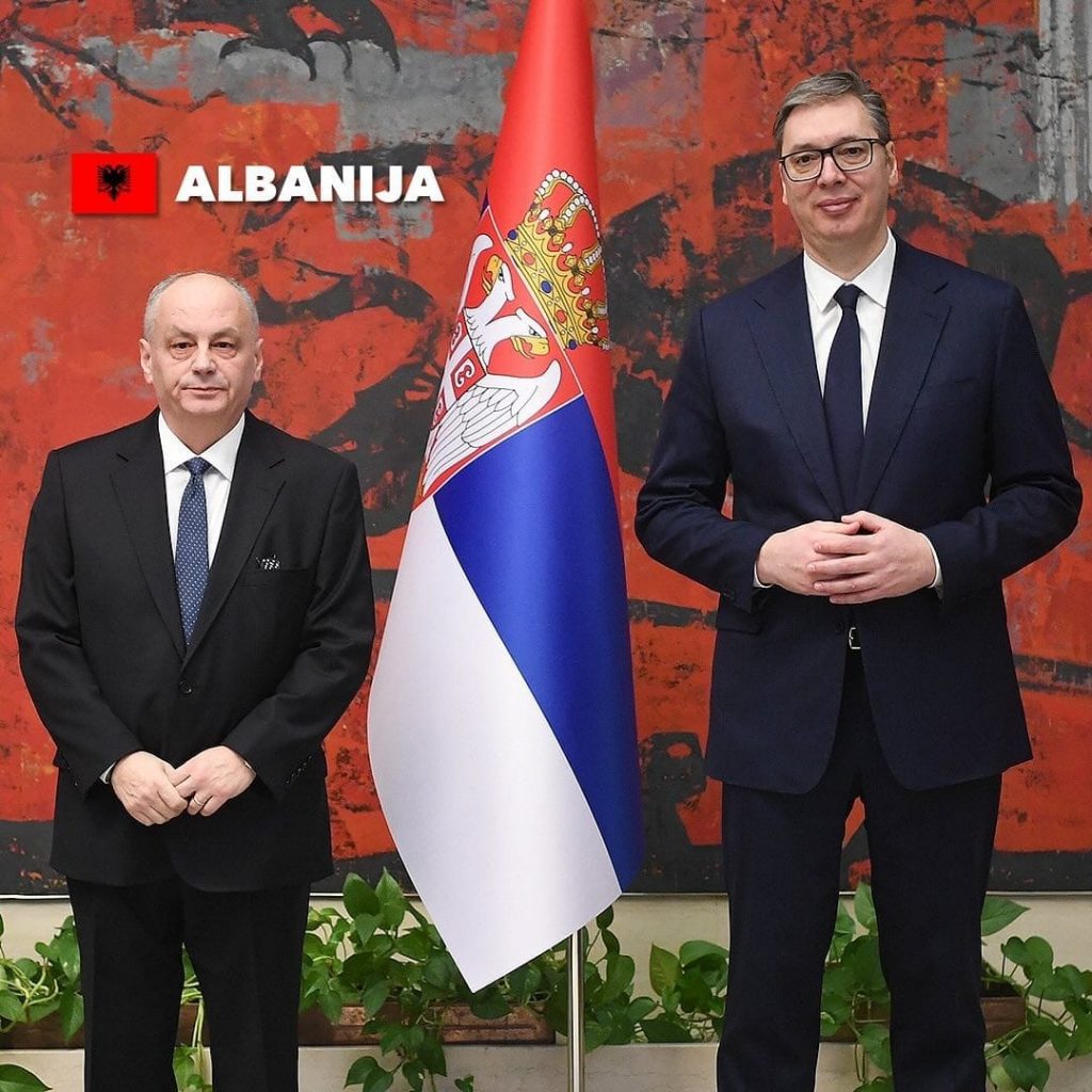 Ambasadori shqiptar në Beograd, Canaj i dorëzon letrat kredenciale presidentit Vuçiç