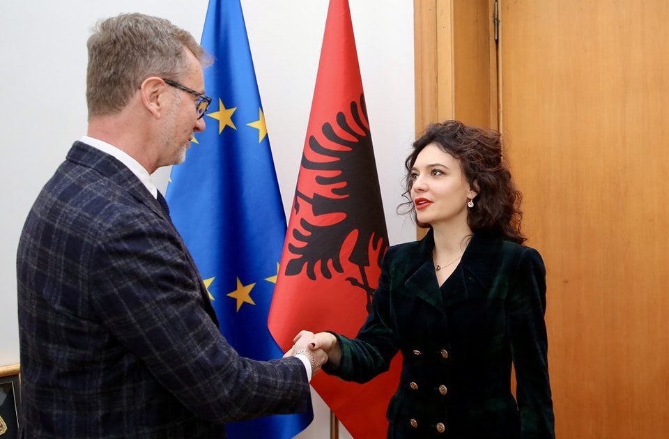 Spiropali pret ambasadorin Gonzato: Shqipëria përmbylli me sukses procesin ‘screening’