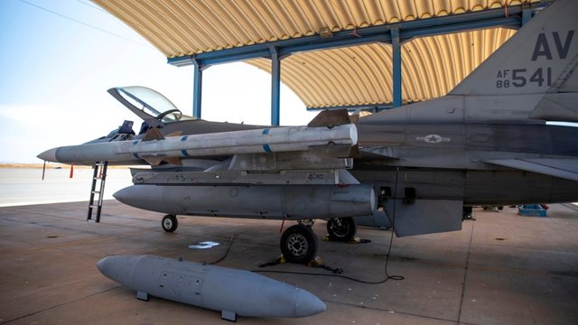 Avionët F-16, 50 vjet në shërbim të qiejve të NATO-s dhe partnerëve të saj