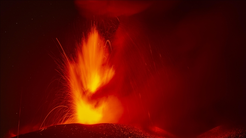 Itali, shpërthen sërish vullkani Etna