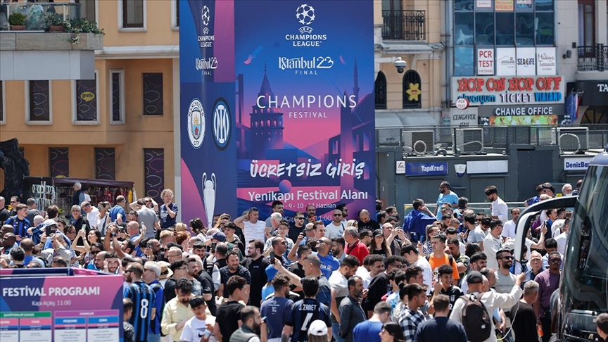 Tifozë nga e gjithë bota në Istanbul përpara finales Manchester City-Inter në Ligën e Kampionëve