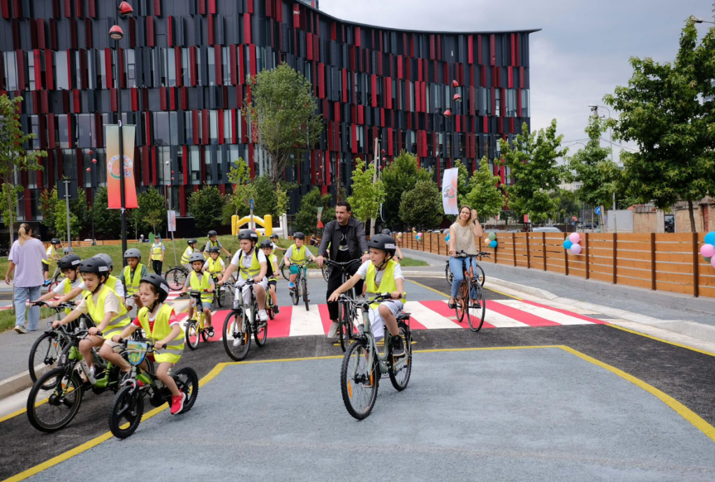 Hapet shkolla e biçikletave në Tiranë, Veliaj: Më e madhja në Ballkan